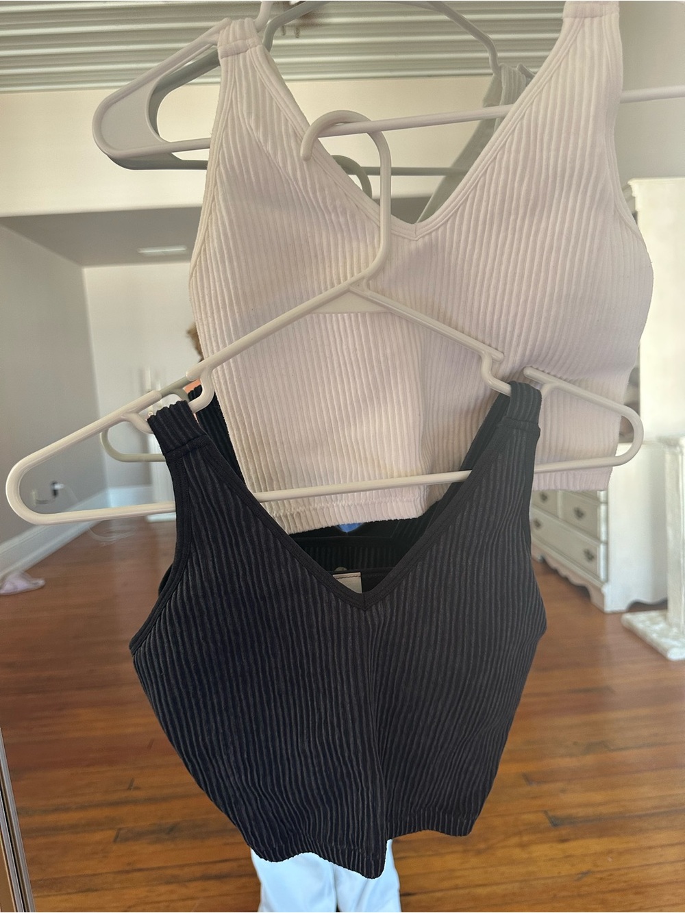 Ribbed V-Neck Sports Bras - Navy and White